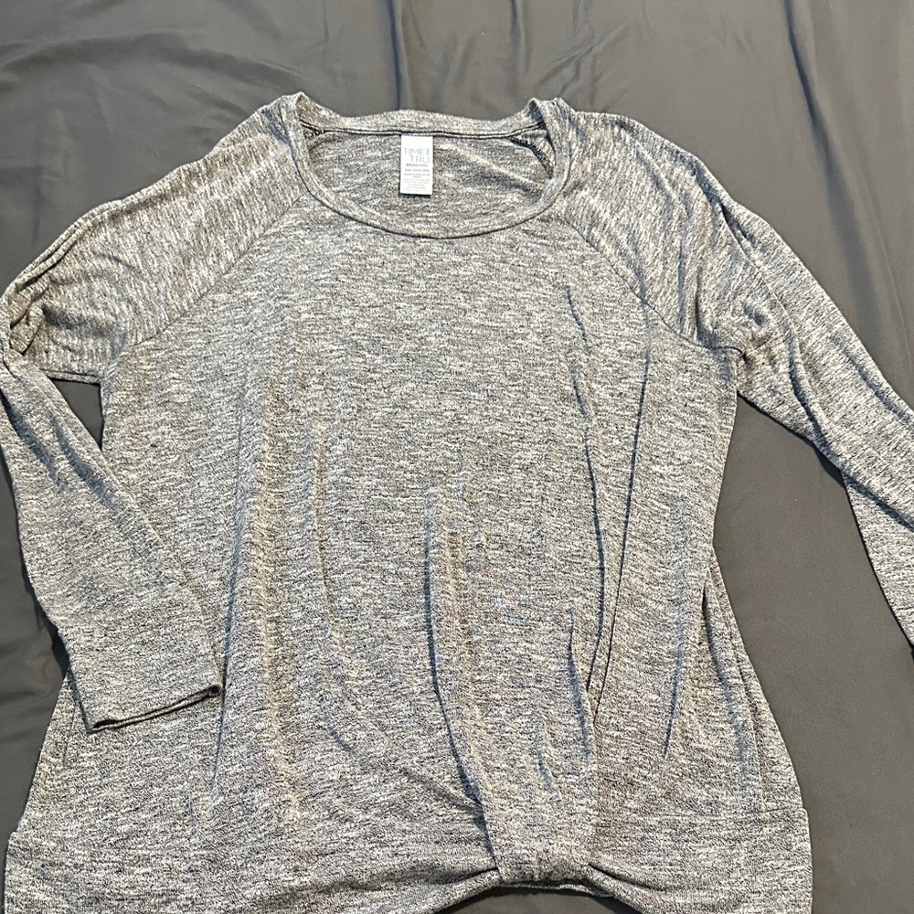 Time and Tru Heather Gray Long Sleeve Knit Top